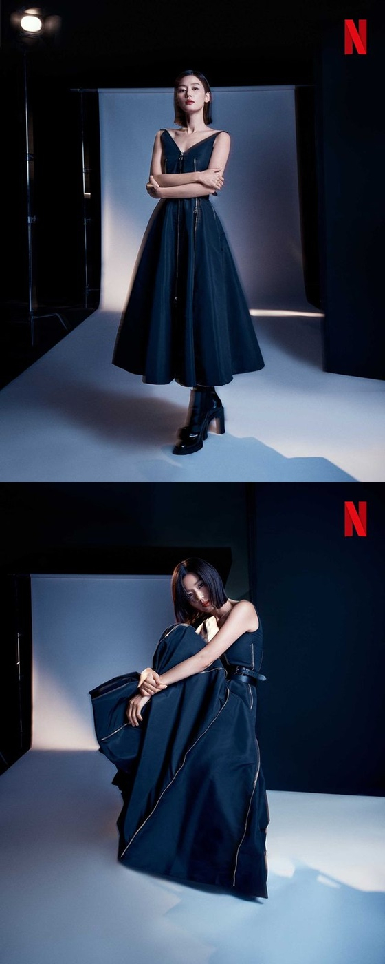 On the 30th, Netflix Korea said in its official Instagram account, If you feel the bending of Asins life in that expression and gesture...?I brought unpublished picture cuts of Jun Ji-hyun actor for those who can not get out of Asin like me. In the photo, Jun Ji-hyun is shown. Jun Ji-hyun boasts a unique Aura.
