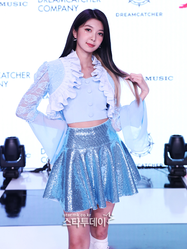 On the afternoon of the 30th, Online showcase was attended by JiU, Sua, Demonstration, Handong, Yoo Hyun, Dami and Gahyun of group Dreamcatcher.The event was conducted on-line with the influence of Corona 19.