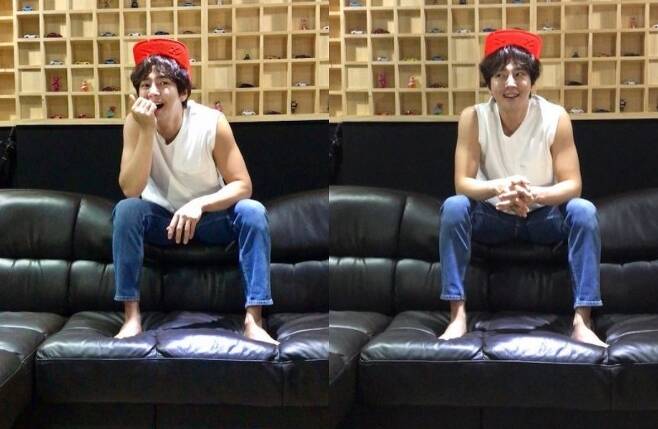 Actor Jang Keun-suk has been in the midst of a beautiful alleady charm.Jang Keun-suk posted several photos on his Instagram on the 30th without any comment.The photo shows Jang Keun-suk wearing a sleeveless T-shirt and a red color hat on Blue Jeans making a naughty look on the sofa.Jang Keun-suk, who adds cute beagle ready with a masculine appearance, captivates the eyes by revealing the visuals of Asian Prince who is handsome in everyday life.Meanwhile, Jang Keun-suk met with fans through the SBS drama Switch - Change the World in 2018.