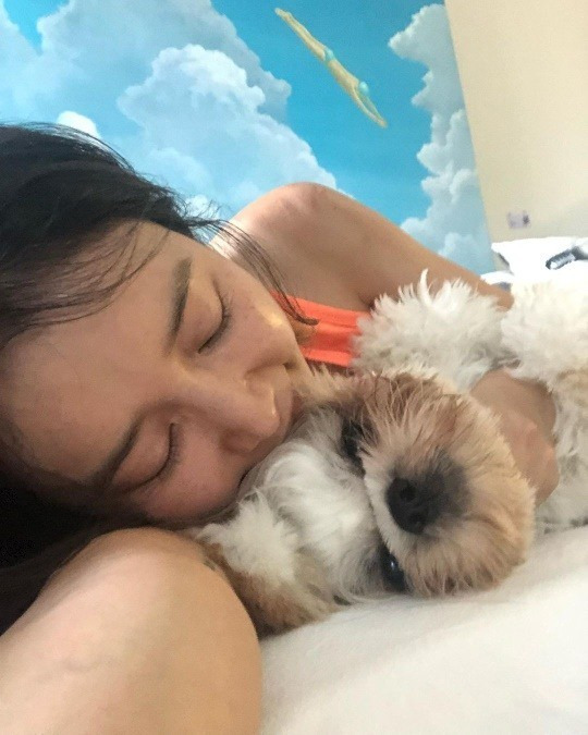 Chae Jung-an posted a picture on his personal Instagram on the 31st with an article entitled I want to hold you even if I die!! A breathtaking love Have Good Week ~ ~.In the photo, Chae Jung-an is smiling with his dog in his arms. The netizens who saw it commented, I envy the dog. It is a good time with dog.Meanwhile, Chae Jung-an is appearing in the JTBC drama Monthly House.