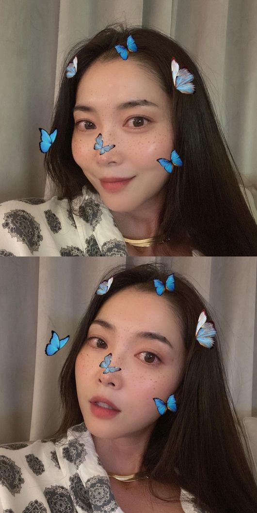 Actor Oh Yoon-ah shares glamorous selfieOn the night of the 30th, Oh Yoon-ah posted several photos on his instagram with the words Butterfly ~  Suddenly # I want to see Butterfly, .Oh Yoon-ah in the photo is using Butterfly filter, and boasts a humiliating beautiful look even though it is a freckled filter.While Age is incapable of measuring, appearances are admirable.In his photos, netizens are responding to Ill look forward to the drama, Its so beautiful. Age eats me only, and I do not do it for years.Oh Yoon-ah, meanwhile, will appear in JTBCs new drama, Flying Butterfly, and the movie How to Do It: Re-release was released on July 28.oh yoon-ah SNS