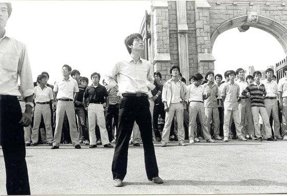 80년대 전대협 활동 당시의 이인영 의원. 전대협 1기 의장을 지낸 그는 대표적인 '운동권'이자 '586' 정치인이다.