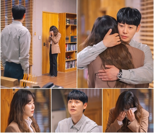 You are my Spring Seo Hyun-jin and Kim Dong-wook convey the impression that they have been healing in the house theater with two shots.TVNs monthly drama You Are My Spring (playplay by Lee Mi-na/directed by Jung Ji-hyun/produced by Hwa-Andam Pictures) tells the story of those who live under the name of Adults with their seven years of age in their hearts as they gather in the building where the murder occurred.Seo Hyun-jin and Kim Dong-wook are playing the role of hotel concierge manager Kang Da-jung and psychiatrist Weiyuing Metropolitan Park, respectively, and are raising mental comfort and empathy for viewers.Above all, the last broadcast showed Kang Da-jung (Seo Hyun-jin) and Weiyuing Metropolitan Park (Kim Dong-wook) holding their hesitating hearts after confirming their sincere heart toward each other.Weiwiing Metropolitan Park, who cannot promise eternity because of his condition of heart transplantation, tried to give up Kang, but Kang said, Lets be together forever, we do not need to say that.In a two-hour movie, two hours is forever. I think thats enough.Then, the two people who exchanged messages and smiles constantly expected happiness in the future.The ninth episode, which will air on August 2, will feature a healing moment in which Kim Dong-wook gives comfort to help overcome the wound while Seo Hyun-jin is disarming as if he were disarmed.Wei Wuying Metropolitan Park warmly hugs Kang Dae-jung, who tears in the drama.After talking to Weiyuing Metropolitan Park, Kang Dae-jung, who was about to return, suddenly bursts into a fever with a heart that has not been revealed.When Kang Dae-jung, who cried with his hands covered his face, eventually made a heartbreaking wail, the week Weiyuing Metropolitan Park quietly approached and hugged him in his arms.I am curious about the scene of Hug on the Muncle, why Kang Dae-jung has become so hot.Seo Hyun-jin and Kim Dong-wook have maximized the perfection of the scene by caring and encouraging each other for Feeling immersion, said the producer, Hwa-dam Pictures. We hope for the luxury of Seo Hyun-jin and Kim Dong-wook, who will overcome painful wounds and show another healing through healing and comfort.Broadcast at 9 p.m. on Tuesday. (Photo provided = tvN