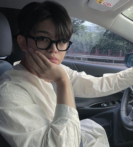 MC Gree has become more warm and has recently reported on the situation.Today, MC Gree (real name Kim Dong-Hyun) said through his personal Instagram account, Drive in the domestic cars bought by MC Grees dad, 17kg increase!I posted a picture with the comment.In the open photo, MC Gree is posing in the drivers seat and staring at the camera. He showed a sense of hunnam with black horn glasses.The fans responded in various ways such as MC Green 17 is increased self-dissipation?, Everything is wonderful MC Gree and I envy my father buying a car.Meanwhile, MC Gree, who appeared on MBCs radio star, said, COIN has suffered a huge loss. 37 percent. Stocks are -3 percent. The initial amount was 5 million won.I went to bed and got up to 6.5 million won, and I added an additional 5 million won.MC Gree added, COIN is a downside, and I am waiting relaxedly for the idea that there will be an opportunity after the crisis.SNS.
