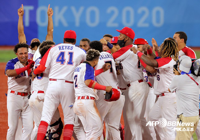 도미니카공화국 야구대표팀이 3일 2020 도쿄올림픽 야구 녹아웃 스테이지 패자부활전에서 이스라엘을 7-6으로 이겼다. 사진(일본 요코하마)=AFPBBNEWS=NEWS1
