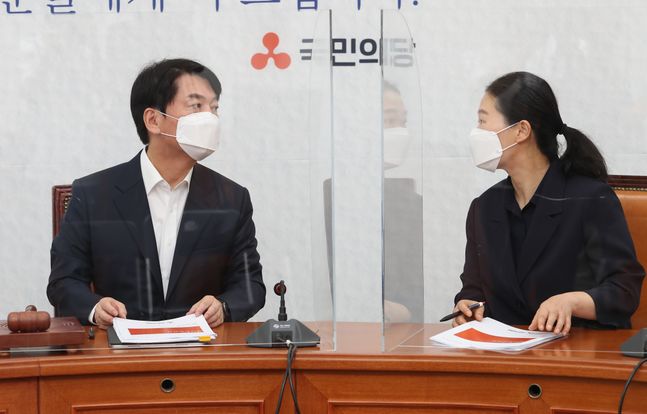 안철수 국민의당 대표(왼쪽)와 권은희 원내대표 ⓒ데일리안 박항구 기자