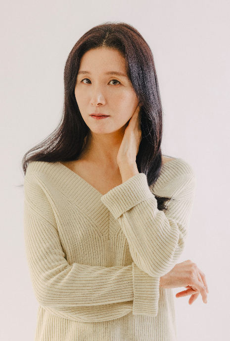Actor Lee Jung Eun, who is active as a new styler across drama, film, and play, added a precious work to filmography.JTBC drama Monthly Magazine Home.Monthly Magazine Home, which ended on the 5th, is a work that depicts the romance of my house-building by a live woman and a buy man who lives in a house. Lee Jung Eun dreamed of rebuilding a 30-year-old apartment in the play and played the wife and mother of a family of four living with Husband.For the success of two high school students, the sea has deeply sympathized with those who see it as a family character who supports not missing anything but a little.Lee Jung Eun said in an interview commemorating the end of the year, It is a pleasant scene where laughter does not always leave, so I remain in memory. Regarding the couple who was especially concerned, I wanted to approach the person who can give realistic sympathy about the troubles of the house that everyone has rather than a bad wife who is nagging while saving the breath as a realistic couple.When I talked about Lee Jung Eun, I can not talk except for his Husband actor Ko Chang-seok, who asked me what I talked about this work. He said, I told you to come well.After the last shooting, I went to eat Jajangmyeon together. Lee Jung Eun, who plays rich emotions across genres based on a wide spectrum of acting, is said to have proved his acting ability as well as approaching the public.Lee Jung Eun, who made his debut in the movie Early Summer, Superman in 2004, showed solid acting in big works such as Beyond the Stars, Secret Investigation, Trial Power and Respond 1994.Recently, she appeared on the Netflix drama Move to Heaven: Im a Relics Organiser and met viewers.1. Please give me a testimonial on the end of the Monthly Magazine Home.Its a pleasant scene where you dont always laugh, and youve been very comfortable, especially with the director, whos been making it bright and comfortable.2. The realistic couples performance with Kim Won-hae, who seemed to see reality rather than drama, was outstanding. I wonder how his breathing was.I want you to be a friendly person to everyone. Youre a gem.You always want me to get used to the scene, and I always laughed and I was able to shoot comfortably. Thank you so much.3. What is the special part of this work that I have been paying attention to?It was the best part of my breath.I wanted to approach a person who can give realistic sympathy to the worries about the house that everyone has rather than a bad wife who looks short but saves the breath as a realistic couple.4. The establishment of waiting for the reconstruction of a 30-year-old apartment in a unique work based on the home was impressive.I wonder what kind of work Monthly Magazine Home will be Memory to Lee Jung Eun actor.I do not think there has been such a funny but realistic work with the material of home.In a difficult time with Corona 19, the house is more and more a topic that makes us think about the meaning of the house.5. Lee Jung Eun cant talk except for the actor Ko Chang-seok, who is a Husband. I wonder what he talked about this work.I told him to come and do well (laugh) After my last shoot, I went to eat Jajangmyeon together.6. Let me know if there is any episode left in Memory while filming.I took a picture of my sons graduation with my senior, and I took a bouquet of flowers. I said that my flowers are getting better because I am old these days.(Laughing) I was forced to give you that bouquet because I showed you a picture of the flower arrangement at home. (Laughing)7. He is a veteran actor who has more than 20 years of experience in his work regardless of play, film, and drama.Ive also played the mother of a family in this work, and I think shes often cast in the role of a mother.I think Im still a lot short of my mother, even though Ive played a lot of motherhood. Im getting older, so I can express it more deeply.8. Im asking you a question. I think theres a role youd like to play. If you want to play a role later, let me know.I want to play a variety of roles at my age, such as having a name, pretty clothes, makeup on my face, and studying a little well. (Laughs)9. Finally, I would like to ask the audience of Monthly Magazine Home for a word.I will visit you again as a good work that viewers can sympathize more and laugh.atsroienti