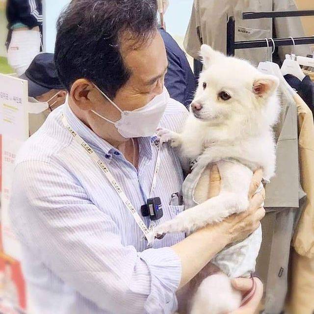 정세균 전 총리는 지난 5월 30일 경기 고양시 일산서구 킨텍스에서 열린 반려동물 용품 박람회 '케이펫페어'를 찾았다. /정세균 인스타그램