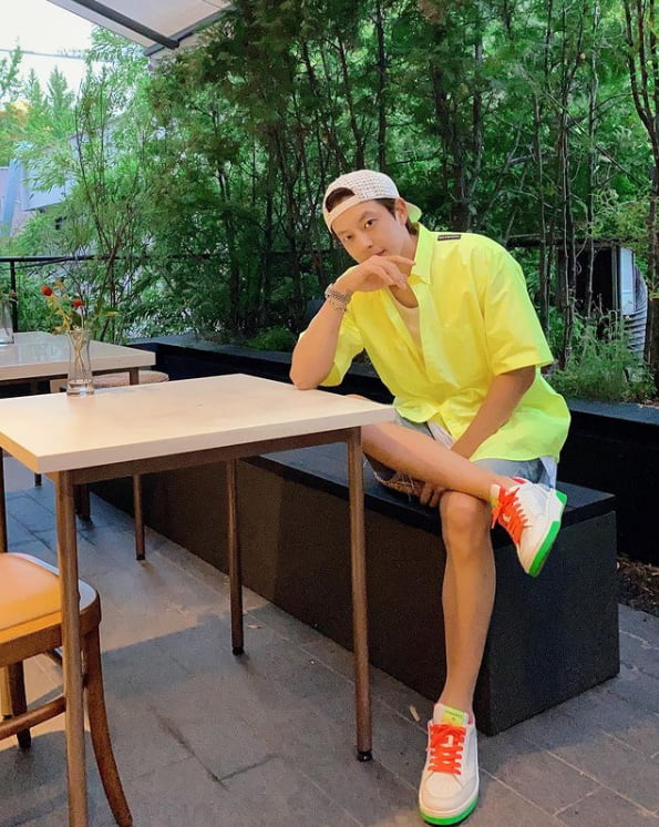 Singer Seven told her daily life.Seven posted a picture on his Instagram on the 8th with a post entitled # Today will be the best.Seven in the public photo is wearing a fluorescent shirt and showing off colorful visuals.Seven, meanwhile, has been openly devoted to Actor Lee Da-hae for five years.He released his new song Mona Lisa, which he wrote and wrote directly on July 7, and will appear on musical I Love You, which will be held on August 14th.Photo: Seven SNS
