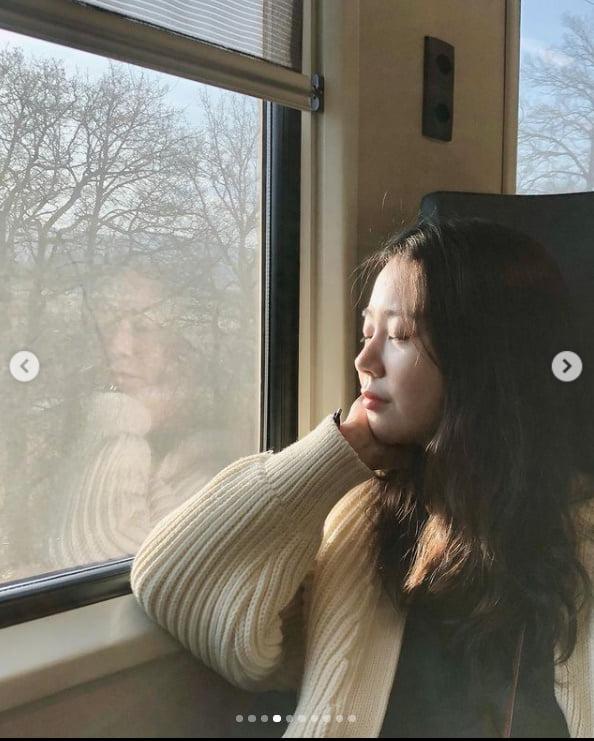Actor Han Seung-yeon from the group Kara told of his recent situation.Han Seung-yeon posted a picture on his instagram on the 9th with an article entitled Photo-pushing.In the public photos, Han Seung-yeon collected old photos.On the other hand, Han Seung-yeon recently appeared in the web drama Life Dum She.Photo: Han Seung-yeon SNS
