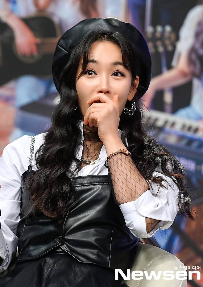 Actor Lee Yoo-ri attended the mini-meeting of Channel As Legend Music Class Lala Land, which was held online on the afternoon of August 10.Photos