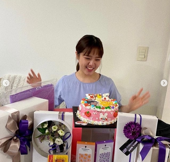 Thank you for all the congratulations.Actor Kim Hyang Gi has celebrated his 22nd birthday.Kim Hyang Gi received a Gift Celebratory photo from fans and friends on personal social media on August 10I posted the article.Kim Hyang Gi in the photo is smiling happyly surrounded by the Gift received by fans and friends.Kim Hyang Gi, along with the photo, said, Gift has been well received. Thank you. I think its better to feel friendly on your birthday.Thank you for what youre doing.Thank you to all the fans and to all the people who congratulated you and friends. 