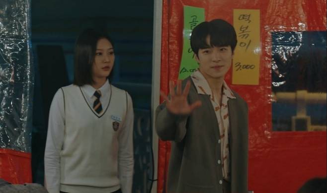 The cast made a promise to break through 3 million views, with KakaoTV OLizzynals Excellent Mudang Wardhouse recorded 3.5 million views in episode 3 following episode 1-2, and with 10 million views in cumulative views in just three episodes.KakaoTV OLizzynal  (directed by Park Ho-jin, Song Je-young / Playwright State Brothers / Planning Kakao Entertainment / Production Mace Entertainment) is a girl who was born with an unwanted fate, and Kim Sae-ron, a woman who saw her soul unwillingly, and Nam Da-reum, a mother who saw her soul, It is a high school exorcism that digs into the mystery together to pass the 18th age safely.From the first meeting of the first prize winner of the shamans daughter and the gold spoon, to the mysterious event in which the students of the whole school in Song Young-go, the best in South Korea, die after death, they gave a feeling of immersion that made them fall into the drama with exciting fun.The leading actors of the excellent shamans street, which has become a custom honey jam content this summer, fulfilled their pledge to present a personal signature and a lucky charm if they break the 3 million views within a week of public release and expressed their gratitude to the viewers who have been traveling together.Kim Sae-ron said, I am also interested in the part that I did not expect in the field, and CG and music have enriched the drama.Those who have received a talisman through the lottery should be together when the spirit and excellence defeat the evil spirit.Nam Da-reum said, I laughed at the scene and filmed it happily, but I am glad that it has a good result.I hope you will have fun in the future. Yoo Sun-ho said, I am enjoying our drama as a viewer.I hope you will enjoy it together until the end because there are many more interesting stories in the future. In addition, veteran actor Moon Sung-geun, who first challenged the mid-form drama with the Excellent Mudang Household, said, I feel young as I adapt to the new environment.I am grateful that many people have watched it, said actor Bae Hae-sun. I am watching the main story with the audience, saying that the pleasant atmosphere of the scene is so wonderful that I can remember it.The Wusumudang Streethouse, which is about to be released at 8:04 p.m. on the 13th (Friday), caused curiosity by revealing the scene where Nam Da-reum, the first-class star of the school, is carrying out a secret The Secret Life of Pets, including riding a motorcycle with Kim Sae-ron following the last ride.Unlike the first impression that South Korea is going to study hard at home and school, the best in all schools of Song Young-go has attracted viewers with an unexpected charm that transformed into a free rider.While the look of the head visiting the stalls seems somewhat awkward, the excellence is a comfortable smile as if the space is already familiar, and the reversal story charm of excellence is outstanding, which seems to enjoy a subtle deviation outside the school and everything but school and evil spirit eradication.While the curiosity is growing about why the excellent owner of the onion-like charm, who is also a hot-headed onion, visited the stall with his/her fear, the expectation is rising that in the last episode of the third episode, the world where the spirit floating around the world is seen will be shared, which has created a heart-warming fun, so they will fight against the evil spirit in a world where they communicate with the soul.KakaoTV OLizzynal <Excellent Mudang Street> consists of 12 parts, 20 minutes each time, and is open every Friday at 8 pm.