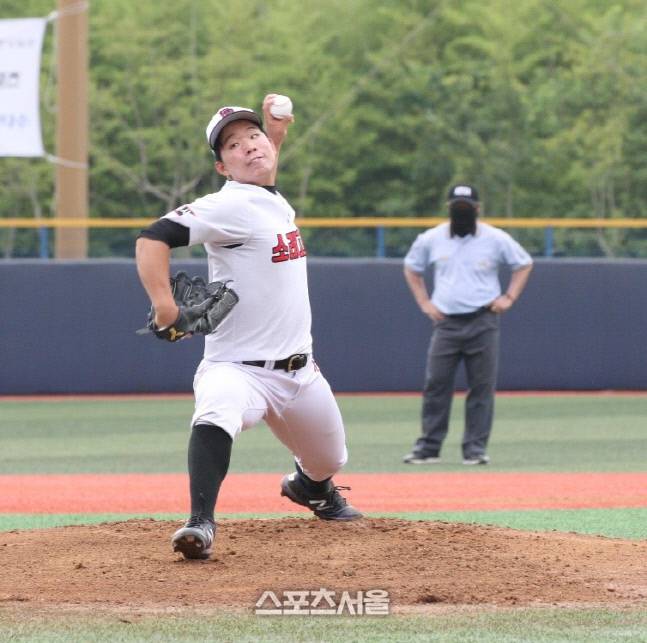 소래고 선발투수 조수현이 역투하고 있다.