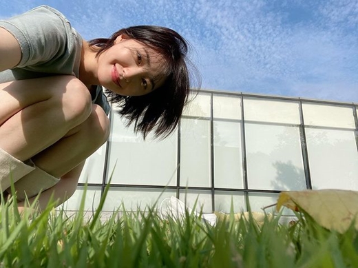 Girls group Elis member Yukyung (real name Yukyung and 22) reported on the lovely current situation.Elis Yukyung posted a photo on Instagram on the 15th, leaving only heart emojis () without any special comments: a photo taken on the lawn.It is a picture taken from the bottom with the camera on the ground, and Yukyungs smile is lovely when he looks at the camera.In the other photo, he is squatting on the floor and smiling at his side.Girl group diamond member Kwon Chae-won (real name Kwon Chae-won and 22) who saw the photo also commented, Be pretty.Yukyung made his debut as Elis in 2017.