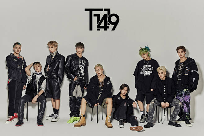 T1419 released a group teaser image through the official SNS channel at noon on the 17th, and raised expectations for the upcoming comeback.In the open photo, T1419 stares at the camera with sharp eyes and shows off its masculine charisma. The members create a chic aura with black-colored hip costumes and dark eye makeup.Fans expectations for the new song FLEX (Flex) are getting bigger in the appearance of T1419, which has returned to a more mature charm.T1419, who has been singing about the lives and gaze of teenagers through the BEFORE SUNRISE (Bop Sunrise) series, which shows the process of visiting Lord I, is curious about what story will come back through this new song FLEX.T1419 released its second single, BEFORE SUNRISE Part. 2 (non-Sunrise Part 2), on March 31, and became the fourth generation Idol representative.In particular, the title song EXIT (Exit) music video recorded 20 million views immediately after its release, making the T1419s global popularity real.In addition, T1419 has been active in 2021 Ontact G-KPOP Concert, 27th Dream Concert, and 2021 K-POP Concert together.
