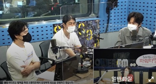 Actor Cha Seung-won teased junior Lee Kwang-soo mischievously in Hwa-Jeong Chois Power TimeSBS Power FM Hwa-Jeong Chois Power Time, which was broadcasted on the afternoon of the 18th, starred Cha Seung-won, Kim Sung-gyun and Lee Kwang-soo as guests.DJ Hwa-Jeong Choi said, I finally got to receive the real thing Asia Prince. It is so nice to see you first.Cha Seung-won then responded by saying, Now I want you to stop Asia Prince to (Lee) Kwang-soo, and did not it come out of Running Man? and laughed.Lee Kwang-soo said, I am a person born for Sink pole.The only reason I was born is for the appearance of Sink pole. He said, I was in charge of the role of Kim Dae-ri, a squeezing explosion that hit me from above and below. Sink pole (director Kim Ji-hoon) is a disaster buster that takes place when my house, which was prepared in 11 years, falls into a 500m underground super-sized Sink pole.It opened on the 11th of this month and exceeded 1 million viewers in six days, causing a box office sensation.