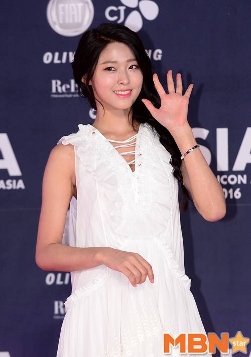 설현 유튜브 개설 사진=DB