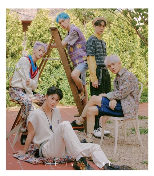 Group CIX (Mr. I-x) has decorated the cover of the September issue of The Star.CIX (BX, Seung-hoon, Bae Jin Young, Yong-hee and Hyun-seok) released a different visual on the cover of the September issue released through The Star SNS on the 19th.CIX in the public picture captivated the eye with a visual that took off the fresh charging in accordance with the season of September when it entered the ultra-autumn.In a casual costume that shows their charm, the softer charm doubled.CIX made its comeback in six months on Thursday, releasing its first Regular album, OK Prologue: Be OK (OK Prologue: Be OK).At the same time as the comeback, he succeeded in ranking first and line up the Bucks real-time music charts, and topped the iTunes album charts in many overseas regions such as Israel, Philippines, Thailand, Vietnam, Turkey and Indonesia.The title song WAVE also hit the top spot on the Peruvian, Philippines and Thailand iTunes top song charts, and CIX hit a successful comeback signal with a career high of 44,000 on the first day.CIX is radiating a different charm through the title song WAVE, which expresses the willingness to go beyond the waves of fate and to move together at our own speed.CIXs powerful coolness is expected to cause a huge wave in the music industry with coolness in the hot summer.
