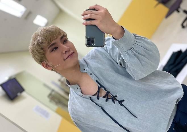 BtoB (BTOB) Seo Eunkwang expressed his feelings ahead of the first round of musical Xcalibur.On the 19th, Seo Eunkwang posted a picture of his Instagram dressed up as Arthur in the play.He was a perfect Arthur, with his blonde hair and costumes, and he showed his troubles at the time of practice, raising expectations for the first stage.Before the first performance, Seo Eunkwang said, Musical Xcalibur is finally the first!I have been working hard to prepare for the reenactment, and I have done my best.  I will try harder for the audience who are hard at the hard times!, revealing a powerful energy.He said, But Excalibur is really fun, really   !! And then he said, Lets enjoy it. Lets go light Arthur!!Fans cheered with comments such as Gwang Arthur Fighting, Its so beautiful, The world is cute and Ill see you soon.On the other hand, the musical Xcalibur starring Seo Eunkwang opened its second season at the Shinhan Card Hall in Blue Square on the 17th.
