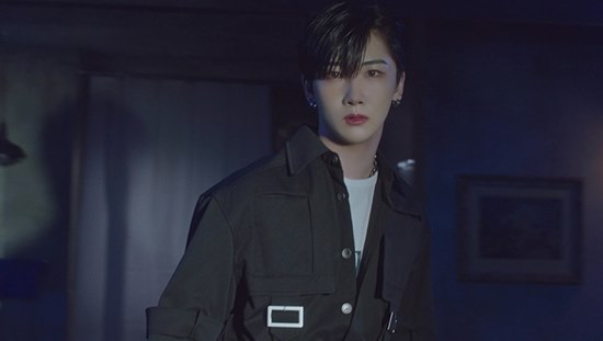 Verivery released a video of the last Mood Film runner, Hotel pool, on the official YouTube channel on the 19th, raising expectations for a comeback.The Hotel pool, which has released Mood Film last after Kang Min, Yeonho, Gyehyun, Minchan, Yongseung, and The same contribution, is staring at the TV with a languid expression in the closed space where all the lights are turned off.Also, Hotel pool, which senses strange energy, reveals confusion by finding the existence of a question that hovers around him in the room.In particular, Hotel pool not only showcased the breathless visuals with deadly and intense eyes, but also perfectly unfolded the shadow acting, conveying eerieness to those who maximized the horror atmosphere.Verivery, who finally released the Hotel pool with the Mood Film, is scheduled to enter a full-fledged comeback countdown.Expectations are drawing attention to the Horror concept that Verivery will show.Verivery, who released his second single SERIES O ROUND 1: HALL in March, discovers the dark inner space of each of them and tells the message about how to use this darkness, is focusing on what message will be included in the new album, the second O series.Meanwhile, Verivery, who preheated the comeback atmosphere in earnest, will show another charm through its sixth mini album SERIES O ROUND 2:HOLE at 6 p.m. on the 23rd.Photo: Jellyfish Entertainment