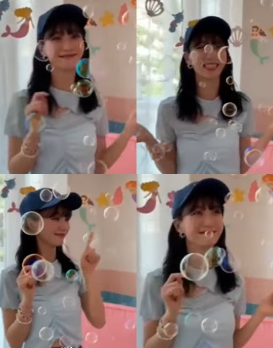 On the 19th, OH MY GIRL Binnie posted photos and videos on his instagram with an article entitled Soap Bubbles.OH MY GIRL Binnie in photography and video shows various poses and facial expressions in the place.His beauty, shining in Soap Bubbles, caught the eye of the official fan club Miracle.On the other hand, OH MY GIRLs new song DUN DANCE, which he belongs to, not only won the top of the major music charts in Korea immediately after its release, but also surpassed 10 million views in 32 hours after the release of music broadcasts and music videos.In addition, it has also ranked # 1 on the Hanter Weekly music chart and the Gaon Digital Comprehensive Chart, showing strong power of sound source down the top-class girl group with Melon Hits24 charts along with Nonstop and Dolphin, which were released last year.Photo = OH MY GIRL Binnie Instagram