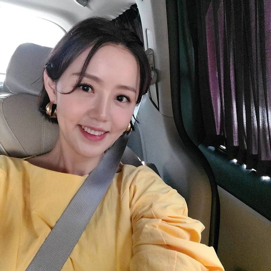 Lee Ha Jung posted a picture on his 20th day with an article entitled Good Morning No Good Afternoon on his instagram.The photo, which was released on the day, contains a mirror selfie of Lee Ha Jung waiting for hair and makeup.Lee Ha Jung said, I have been really crazy since morning ... I came to the shop because I was shooting, but I do not have eyes.Next week, Siuk is now the first day of school, so Im ready for this and that. Is there really no end to parenting?Were all in it today, Fighting, he added.On the other hand, Lee Ha Jung marriages actor Jung Jun-ho in 2011 and has an 8-year-old son, Si-wook, and a 3-year-old daughter.Photo: Lee Ha Jung Instagram
