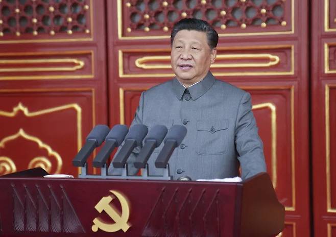 시진핑 중국 국가주석이 지난 7월1일 베이징 톈안먼 광장에서 열린 공산당 창당 100주년 경축대회에서 연설을 하고 있다. 베이징AP연합뉴스