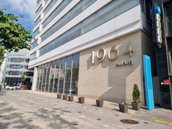 남양유업의 본사인 1964빌딩. 서울 강남구에 한복판인 도산공원 사거리에 위치해 있다. 연면적 1만5295㎡(약 4627평)으로 지상 15층, 지하4층 규모다. 이병준 기자