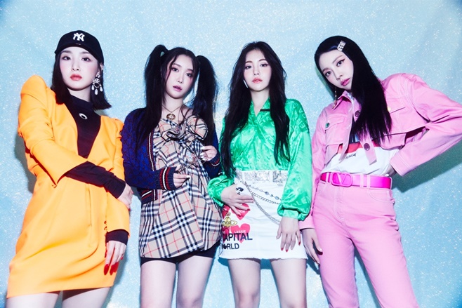 Group Brave Girls, who was known as Icon of a comeback on the chart, is now writing a new history as Jung Ju-haeng.According to his agency Brave Entertainment on the 24th, the title song Drunk habit (after driving) of the mini 5th album After Ride released by Brave Girls at 6 pm the previous day topped the major soundtrack site chart in Korea.After We Ride is a repackaged album from the Brave Girls mini 5th album India Summer Queen, featuring a total of four tracks, including Drunk Boat, Chimambam (Acoustic Version), Fever (Remix) and Im Alone India Summer (Piano Version).Brave Girls was on the list of popular girl groups earlier this year with Rolin on the chart.Rollin, whose rankings have soared since the end of February, has recently been named the top of the major soundtrack site real-time charts.Rolin is a song released in 2017 and is a song of an attractive EDM genre with a light uptempo that combines tropical houses.Producers Chakun and Tuchamp participated in the composition of the song, starting with the brave brother of the producer who is the head of the agency.YouTube mememe is considered as the reason why the song a comeback on the chart in four years.Videos made by editing witty comments left by reserves on the Rolin stage on one YouTube channel received explosive attention.Brave Girls s sensible stage manners, which are enjoying the stage with the cheers and cheers of the soldiers, have also become a factor that captures the netizens.Since then, the chorus and point choreography of Rolin has spread like a trend, and the share price of Brave Girls has increased.Brave Girls, who received various entertainment programs and advertising calls including music broadcasts, did not settle for the popularity of Rolin and immediately released new songs.The title song Chimbambam of the album India Summer Queen, which was first released after a comeback on the chart, continued to go on the charts and continued to go on the charts. Drinking also took the top of the charts and became a 