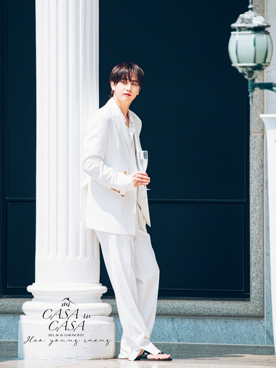 Heo Young Saeng in the Teaser, which was unveiled on the 24th, boasts a prince visuals attending the party through a white suit and champagne in his hand.This new single title song, MI CASA SU CASA, is a dance song in which Stephen Lee (STEVEN LEE), who composed the group Ohmy Girls Slowly, Secret Garden, and Lightsoms Vanilla, participated in composition and arrangement, and Heo Young Saeng participated in the songwriting.It is characterized by a bright and light rhythm of the lyrics containing the sincerity of the man toward the woman.As it is a dance song released in a long time, attention is focused on what new Heo Young Saeng will show in this album, which is expected by many fans.Meanwhile, Heo Young Saengs new album MI CASA SU CASA will release soundtrack and music video on various soundtrack sites at 12:00 on September 2.Photo: Maidol Entertainment
