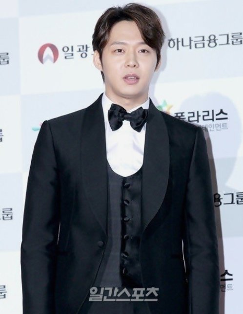 Kim said he had secured evidence related to gambling.He said: There is a witness who witnessed Park Yoochun gambling, and I have a photograph of evidence because I have also been accompanied.If you investigate the immigration records, the facts will be revealed. On the fact that Park Yoochun made a statement on Monday and claimed that he cant reach the former representative, he said, Its absurd. The phone records are not up.I cant understand why youre lying like this, she replied.I lied then too, and I got bigger, and I dont know why Im lying again, he said, referring to Park Yoochuns drug case.The recent Park Yoochun controversy began with Park Yoochun signing an exclusive contract with Japans agency.On the news, Kim said on August 18, Park Yoochun violated the agreement and signed a double contract with Japan Agency.In addition, Park Yoochun claimed that his companys corporate card was used for entertainment and living expenses, and that he also had a radio service at entertainment facilities.Also on the 22nd, a YouTuber argued that Park Yoochun proposed an extraordinary sex to his fan and the controversy was amplified.Park Yoochun denied all allegations on his Japan fan club website on the 24th.Park Yoochun said his agency is using all kinds of slander stories to claim untrue content, and said he would respond legally to Kim and other YouTubers.Park Yoochun was sentenced in October to prison for the Drug Control Act of 2019, two years probation and a penalty of 1.4 million won.Since then, he has retired from the entertainment industry, but has reversed it and has returned to the entertainment industry.
