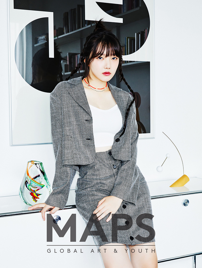 Yerin from GFriend showed a very different atmosphere.Global Art Fashion Magazine MAPS released Yerins September 2021 issue cover and pictorial.In the public picture, Yerin completely digested hot and trendy fashion in his own style, and showed a more loving and more mature maturity.Yerin is also a back door that attracted the field staff with its unique bright personality, which attracted Fairy pitta charm.This picture is scheduled to be released on August 26th with a number of pages along with the cover.