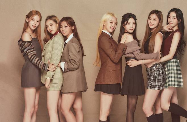 A picture full of emotions in the fall of girl group Signature was released.Signature (Chaesol, Support, Celine, Bell, Semi, Dohee, and Chloe) participated in the September issue of the barracks magazine HIM, offering a variety of charms.Signature in the picture matches the costumes of brown and beige tone, and the autumn atmosphere was created.In particular, Signature attracted attention by showing a perfect visual chemistry of seven people through group cuts.In an interview after the filming, Signature said, It was really fun to shoot with the members. I was happy to feel military while wearing military look.It is an honor to have a pleasant memory. Chaesol, who was also the cover model, said, It is too snowy. I studied the poses of magazine models and prepared hard to sleep.Signature, who debuted in February last year, said, I have never signed a fan signing meeting to meet fans in person.It is very precious and thankful to meet fans only in video calls, but I want to make a stage with direct skin contact.I hope that we will work hard so that we can become harder so that we can meet as soon as possible. Signature, who predicted a comeback in September, said, I will be busy here and there after the comeback.It would be great if I got a lot of attention and went on the music charts, but I hope that many people will know more Signature even if they do not go on the charts. When asked about the role model, he cited his senior partner, Younha. Signature said, When you look at the company, you always encourage me.I have been texting and cheering together recently, and I always ask if there is any difficulty.He has been loved by the music industry for a long time, and his skills are solid, wonderful and respectful.Signatures frank interview and seven-colored images of the picture can be seen in the September issue of HIM.Signature is the first group to be introduced at J9 Entertainment, a girl group label of C9 Entertainment, which includes Younha, Lee Seok-hoon, CIX (CIX), and EPEX (Epex).In June, Dohee and Chloe joined as new members and are offering a pleasant charm through the web entertainment Midnight Art Workshop.