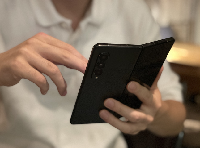 갤럭시Z 폴드3. /사진=백유진 기자 byj@