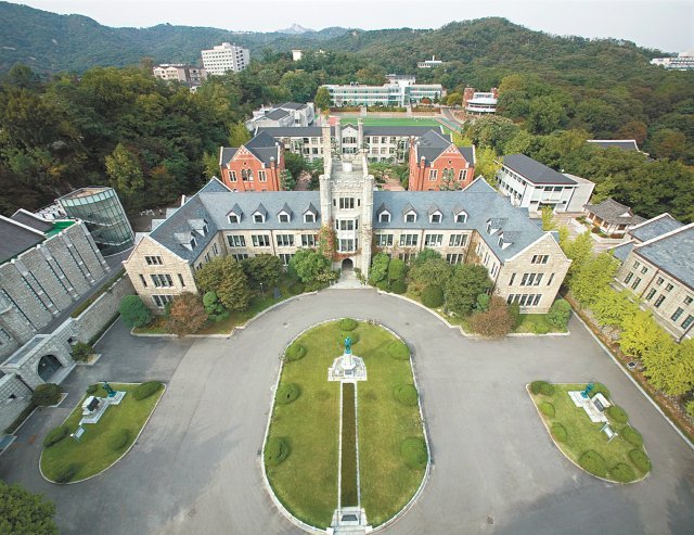 서울 종로구 계동에 있는 자율형사립고 중앙고등학교 전경. 중앙교우회 제공