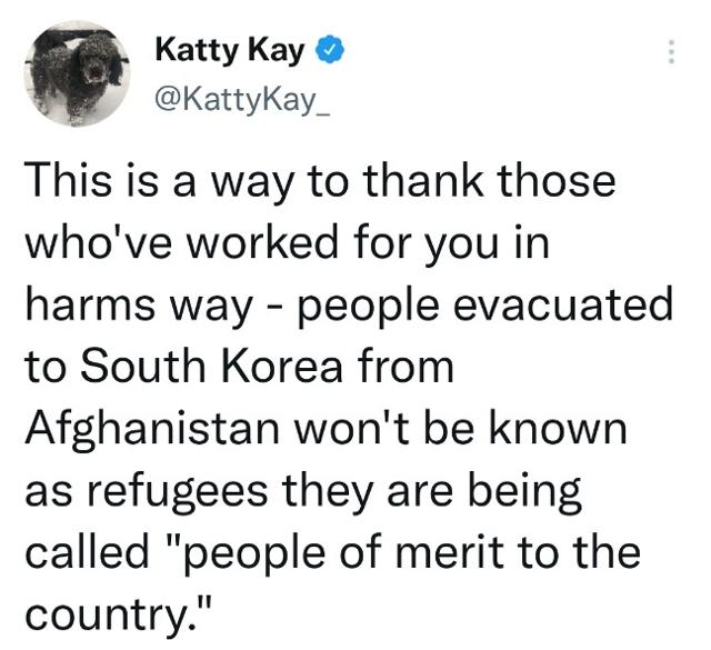 미국 방송인 캣티 케이는 한국 정부가 아프간인 조력자들을 난민 신분이 아닌 특별공로자 자격으로 입국시킨다는 점을 높게 평가했다. 트위터 캡처