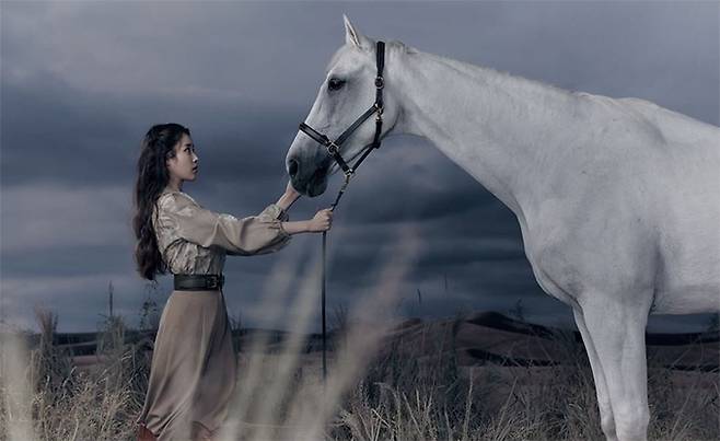 가수 겸 배우 아이유 /사진=웨이브