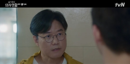 Na Young-Seok PD appeared in Spicy Doctors Season 2 (hereinafter referred to as Spicy Doctor 2), attracting the attention of viewers.In the 10th episode of Drama of the Slow Life 2 (directed by Shin Won-ho, the play by Lee Woo-jung), a special appearance of Na Young-seok PD, who appeared as a neighbor Na Young-seok PD of Lee Ik-jun (Jo Jung-suk), was shown on the cable channel tvN Mokyo Drama broadcast on the afternoon of the 26th.On this day, Lee said to Kim Jun-wan (Jung Kyung-ho), Space (Kim Jun) is with my aunt on the weekend, I have already taken someone else.Monet Father , What the hell is he doing? I wondered if he was out for a year and a half, but this morning I was curious. Monet Father was mentioned earlier in the sixth episode. Lee Ik-juns son Space said, Father were going to Camp.Monet, this week, theyre going to the East Sea to eat mostly. Me, too, Father. Were going to Camp. Id like to fuck.Lee Ik-jun wondered, Monet again Camping? What is Monet Father doing?After that, Lee Jae-joons recall passed, and Lee gave Monet Father his son Space and said, Thank you every time. I owe you again.Monet Fathers Identity, finally released, was surprised by the face of Na Young-Seok PD. He said, Gods are not.If there is space, Monet and Manet play rather well, so I am more comfortable. Lee said, Excuse me, but can I ask what you are doing? What are you doing, camping every week. Space says you are so good at the game.Monet Father said: Thats PD.I thought it looked like it before, but it was Na Young-seok PD, Lee said, and laughed.But Monet Father introduced himself as Im Na Young-seok PD. Lee Ik-jun repeatedly said, But he looks a lot like Na Young-seok PD.Na Young-Seok PD added a laugh by grabbing it with a hot-rolled show of succimies; he was furious with disgrace; and also told Lee Ik-jun, Im so sorry.I am already upset, but what are you sorry for? Na Young-seok PD was perfectly active in the new styler even though it was a short appearance.
