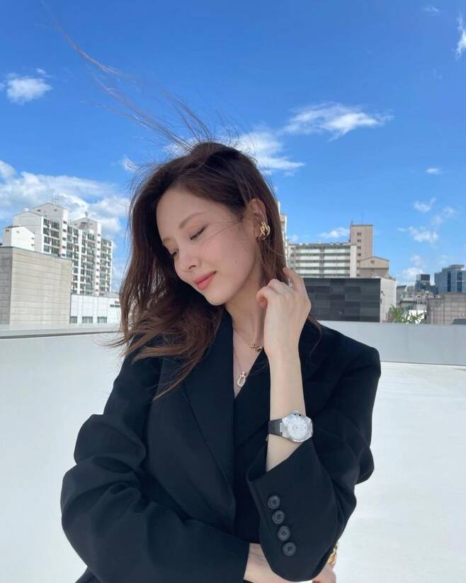 Girls Generation Seoul reveals recent statusSeohyun posted several photos on his personal Instagram account on August 27 with the caption: CEO Vibes (Dont Say No).In the photo, Seohyun poses in various poses against the background of the blue sky on the roof of a building, with a slender jaw line and a high nose that are revealed from the sidelines robbing his gaze.The suit of Seohyun, who wears various luxury items such as watches, clothes, and jewelery, is also noticeable, and Seohyun likens himself to the CEO as if he is conscious of it, giving him a pleasant smile.The netizens who watched the photos responded such as Chaju Eun is representative, It is very beautiful and Boss Lady.Meanwhile, Seohyun appeared in the JTBC drama Private Life last year as a role, and confirmed Jinxs Couple as the next work.Park Hyun-jins Netflix film Moral Sense (Gase) is also about to debut as a movie star.