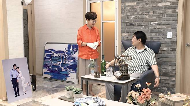 Once again remodeled NEW Tangle House takes off its veilIn the final episode of JTBC No.1 can not be broadcast on August 29, the remodeled Paeng Hyon Sook, Choi Yang-Rak couples chefpyeong house will be unveiled.In the last broadcast, the Paeng Hyon Choi Yang-Rak wandered around to see the house all day to move to Seoul, but realized that it was hard to find a house that fits the couples conditions.In the last no.1 can not be recording, it was revealed that Paeng Hyon Sook chose Remodeling of the chef s house instead of the director of the Seoul house.In the VCR video, Paeng Hyon Sook picked up Choi Yang-Rak, who was at the home of Namyangju children, and headed to the chefyong house.As Choi Yang-Rak continued to grumble during the construction period, Paeng Hyon Sook made Choi Yang-Rak laugh with a surprise living event.But when Choi Yang-Rak arrived home, he was shocked: from the front door to the kitchen, a strange smell, completely transformed.To make matters worse, Choi Yang-Raks most prized Korean Sauna was warehoused due to its long-standing construction.Paeng Hyon Sook surprised Choi Yang-Rak by conducting interior work on the first broadcast of no.1 can not be.Choi Yang-Raks reaction and coping with the second remodeling house is revealed on this broadcast.