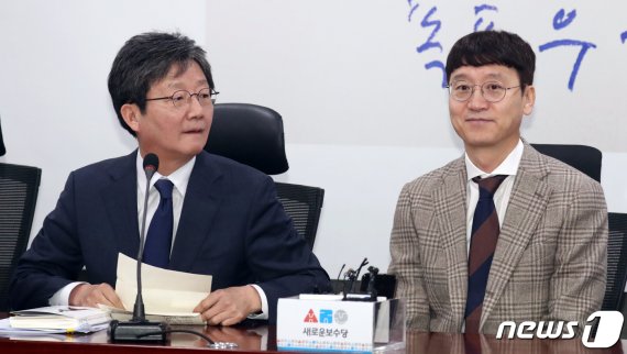 국민의힘 유승민 예비후보(왼쪽)와 김웅 의원. 뉴스1 제공