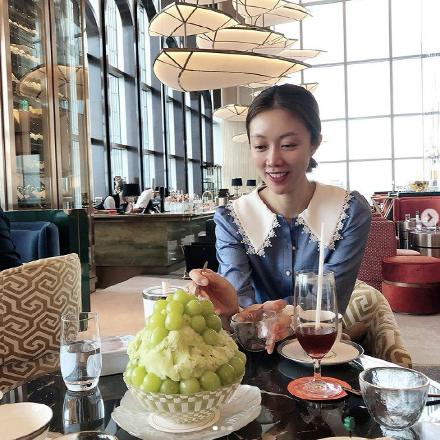 Broadcaster Seo Hyun-jin told me about the recent encounter with acquaintances.Seo Hyun-jin posted a picture on the 1st day of the Instagram saying, I eat well besides gomtang.The photo shows Seo Hyun-jin, who is enjoying a happy smile with a Shine musket Shaved ice in front of him.Seo Hyun-jin said, Where I wanted to go, I went to the place with my beautiful sisters.Hmah Mangbing is over, I ate a shine musket shaved ice, but it is cold now. Meanwhile, Seo Hyun-jin married Physician in 2017 and has one son under his belt.
