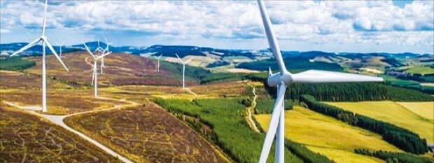 한화솔루션이 최근 인수한 재생에너지 전문기업인 RES프랑스가 개발한 풍력발전기. /한화 제공