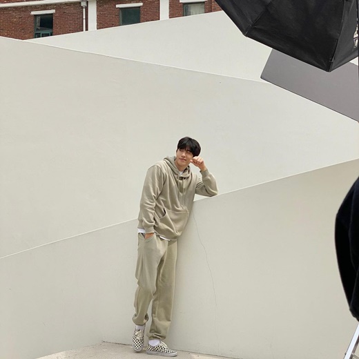 Actor Nam Joo-hyuk thrilled his girlfriend with his warm-hearted boyfriend.On the 3rd, Nam Joo-hyuks management forest has released several photos of Nam Joo-hyuk along with the statement I brought my boyfriend who added excitement on Friday through the official Instagram  .In the photo, Nam Joo-hyuk is shooting an advertisement and matches beige pants in a light blue shirt and completes a warm boyfriend look.Nam Joo-hyuk, who is a model, is attracted to the eye because he boasts a unique clothes fit with a height of 187cm.Another photo shows Nam Joo-hyuk, who is winking cutely in a training suit. The casual style makes his charm full of bruises stand out.In the light purple knit and black slacks, he also showed a dandy look. He perfected and admired various styling.On the other hand, Nam Joo Hyuk received a lot of love with TVN Drama Start-up which last year.