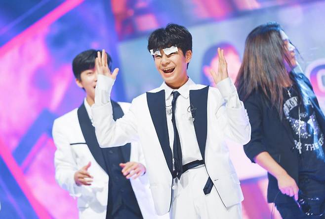 Jung Dong-won made a smile on those who watched with paper eyebrows in the behind-the-scenes cut of the TV Chosun Colcenta of Love released on the afternoon of the 5th.Jung Dong-won was delighted with a joyful smile on a witty prank. Celebrity is a celestial climax.moon wan-sik