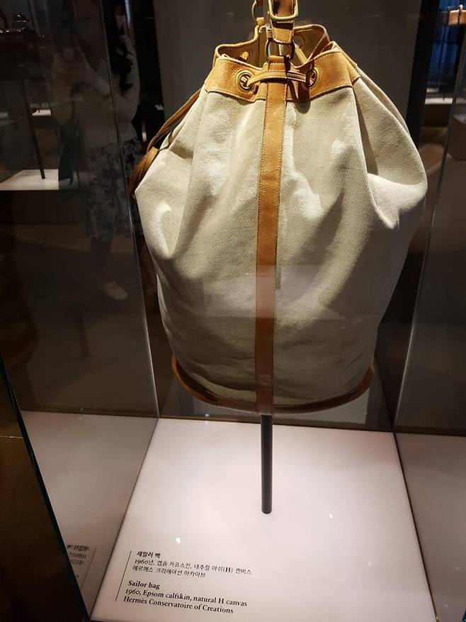 보존이 잘 된 1960년산 캔버스 소재 ‘세일러 백’, 에르메스.