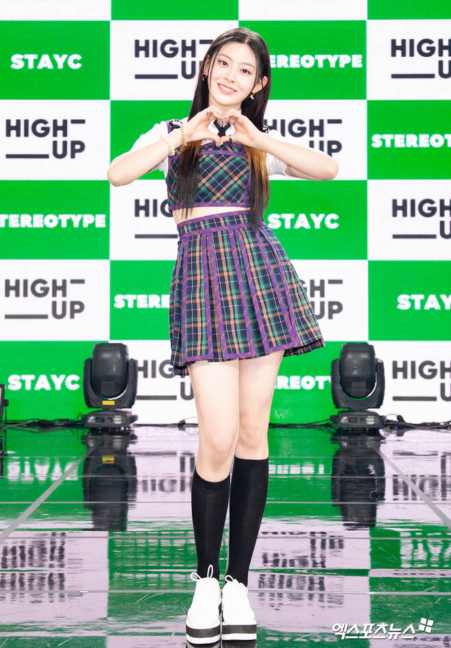 STAYC Se-eun, who attended the showcase on the day, poses.Photo: High-Up Entertainment