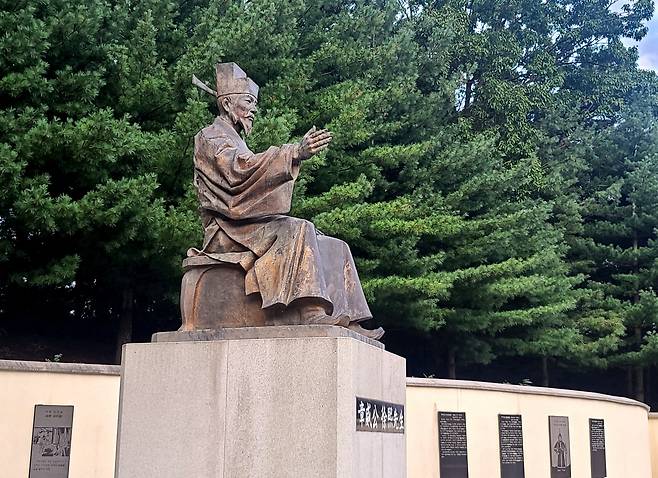 충효동산 서희장군 동상