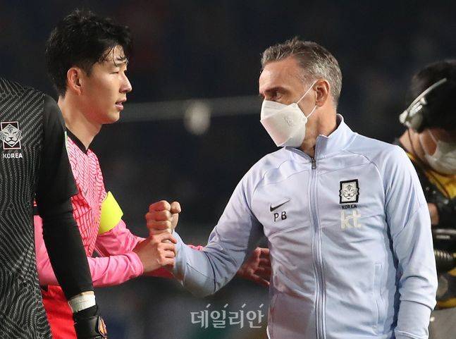 손흥민-벤투 감독. ⓒ 데일리안 류영주 기자